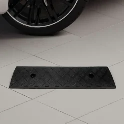 2 STK Kantstensrampe til indkørsel Kraftig tærskelrampe Bil Indkørsel Kantstensramper Tærskelrampe til biler Motorcykler Cykler og Kørestole Black 49.50X13.00X3.00CM | Fyndiq