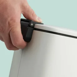 Firkantet pedalspand 8L med soft-Close låg og liners