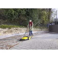 KARCHER S 4 mekanisk fejemaskine - 20L beholder - 1 sidebørste - 1800 m²/h Gul svart