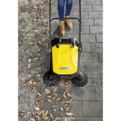 KARCHER S 4 Twin mekanisk fejemaskine - 20 L beholder - 2 sidebørster - 2400 m²/h Gul svart